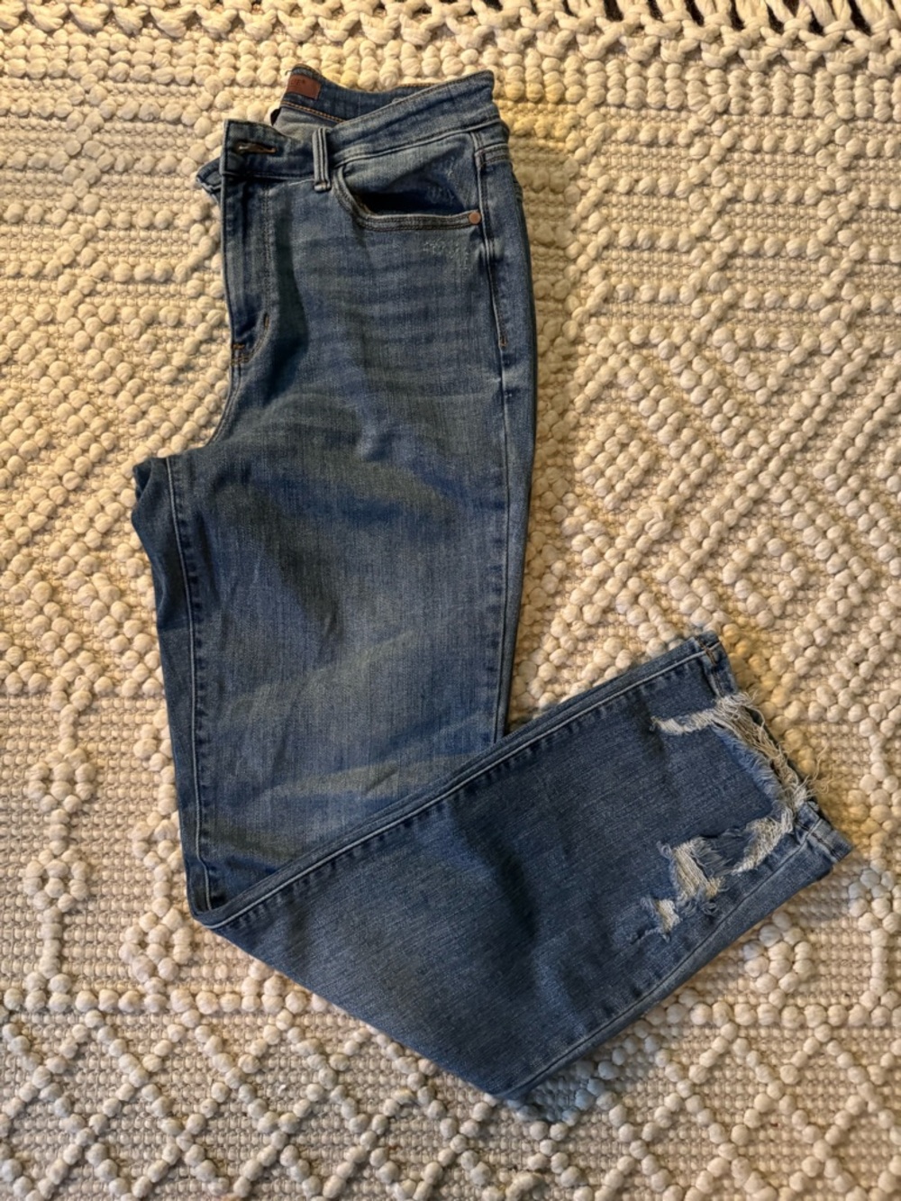 Classic Straight-Leg Women's Jeans in Medium Blue - Picture 3 of 3